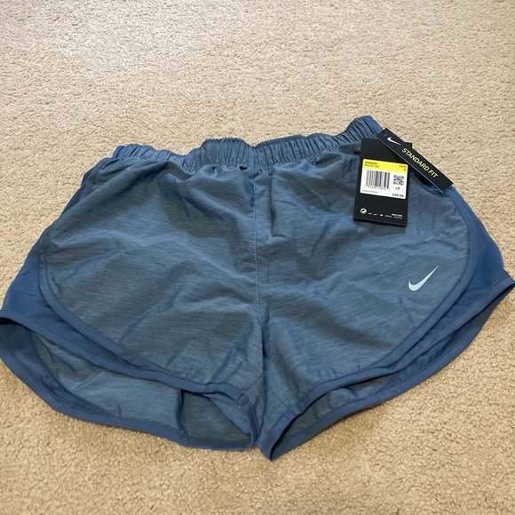 Nike Short - Picture 1 of 2